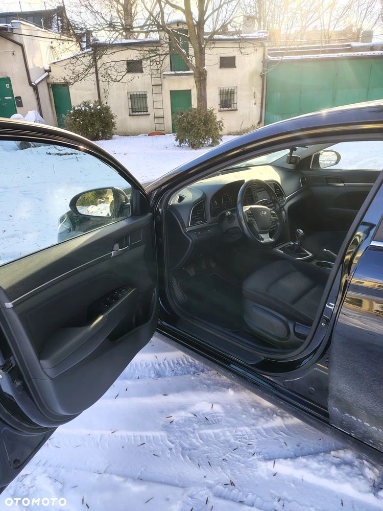Hyundai Elantra 1.6 Comfort - 13