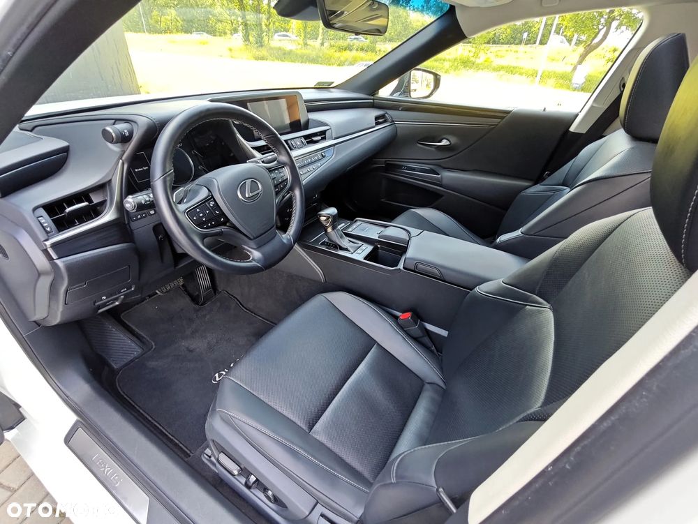 Lexus ES 300h Business Edition - 3