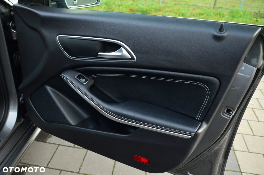 Mercedes-Benz CLA - 32