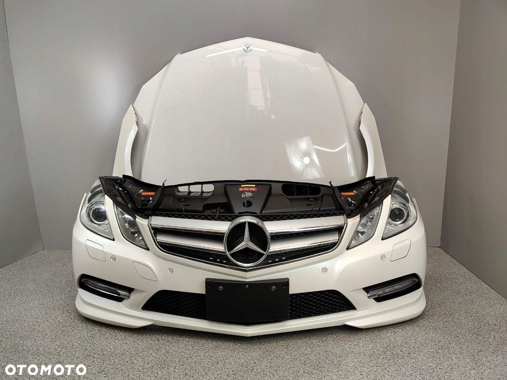 MERCEDES W207 AMG PRZÓD ZDERZAK MASKA BŁOTNIKI PAS 650 - 1