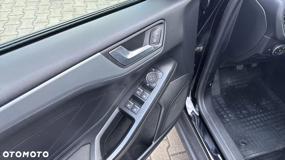 Ford Focus 1.0 EcoBoost Trend - 9