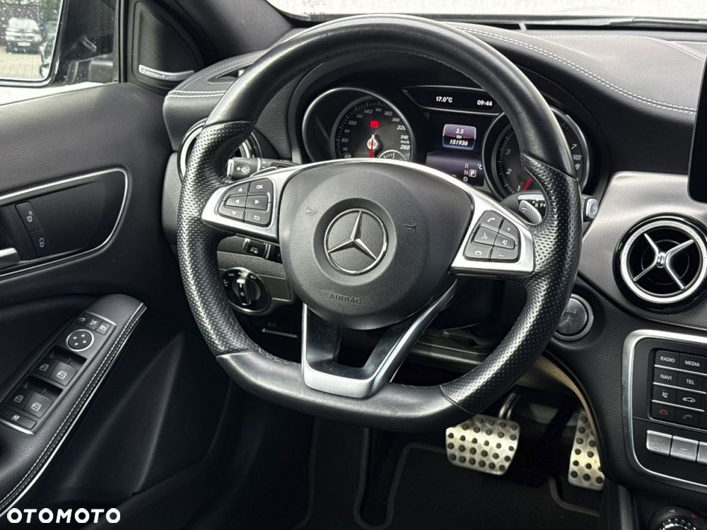 Mercedes-Benz GLA - 28