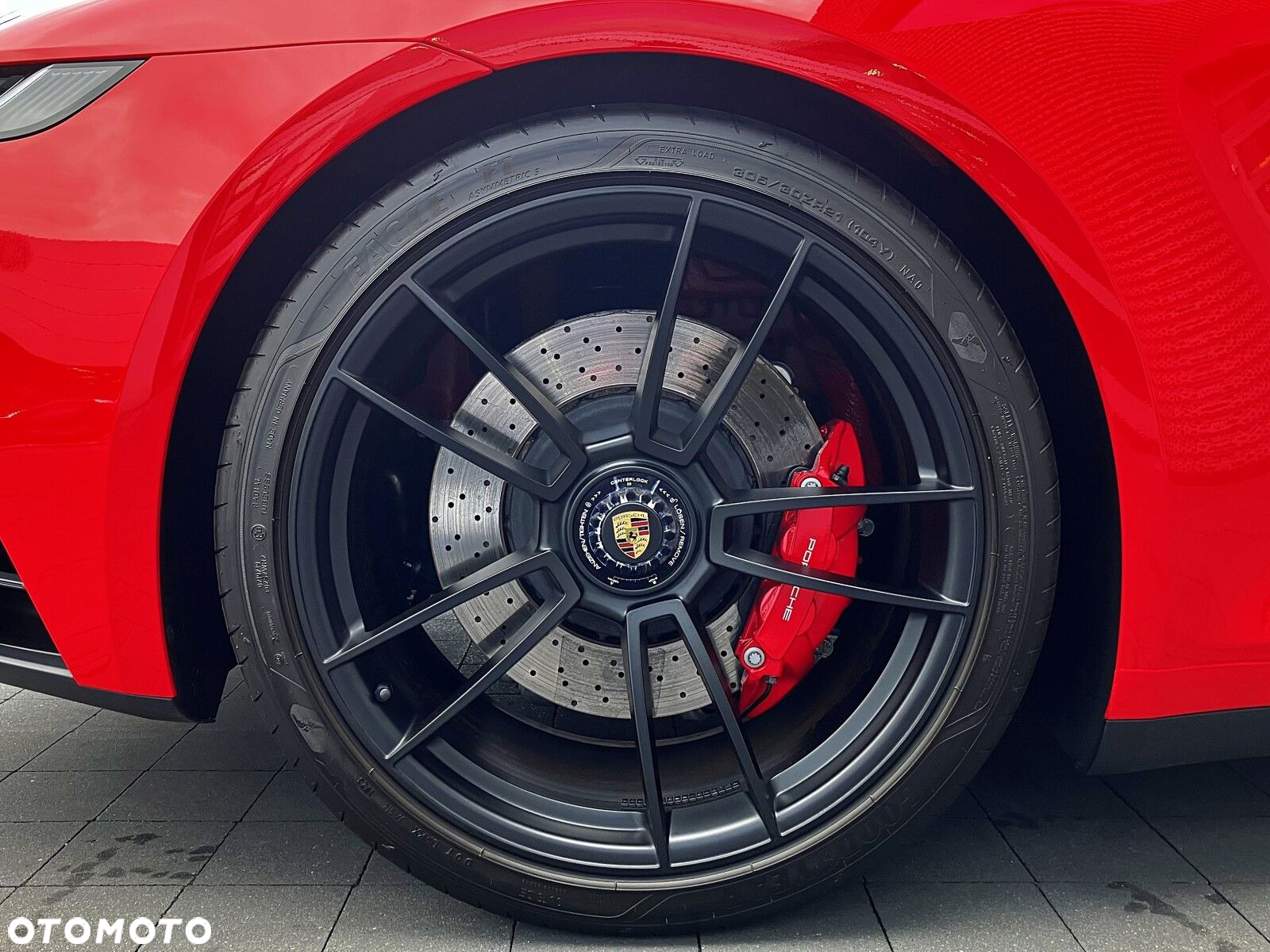 Porsche 911 Carrera 4 GTS Cabrio - 16