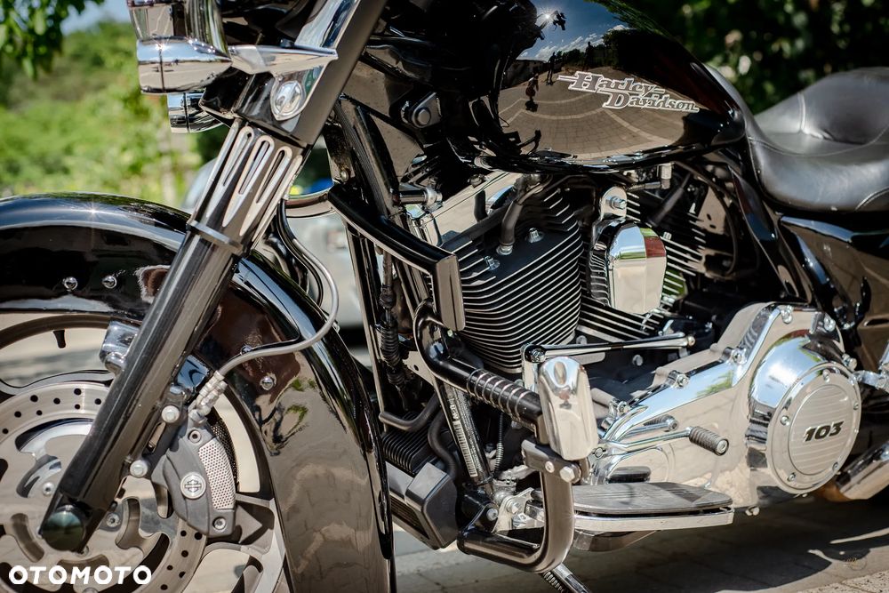 Harley-Davidson Touring Street Glide - 30