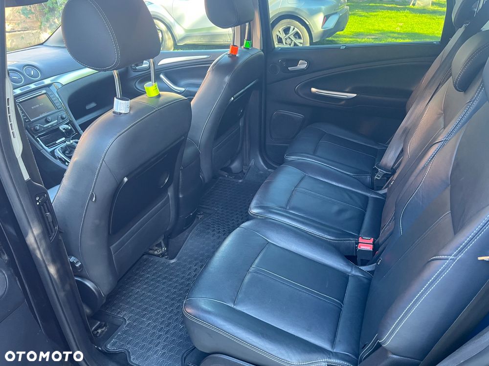 Ford S-Max - 12