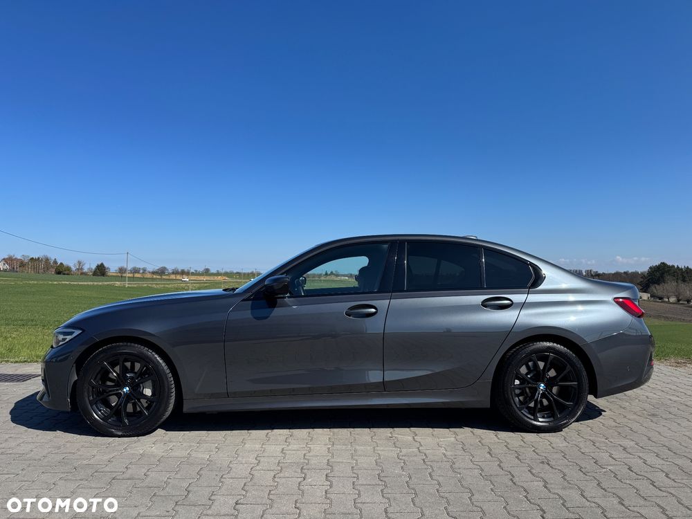 BMW Seria 3 330i Sport Line - 2