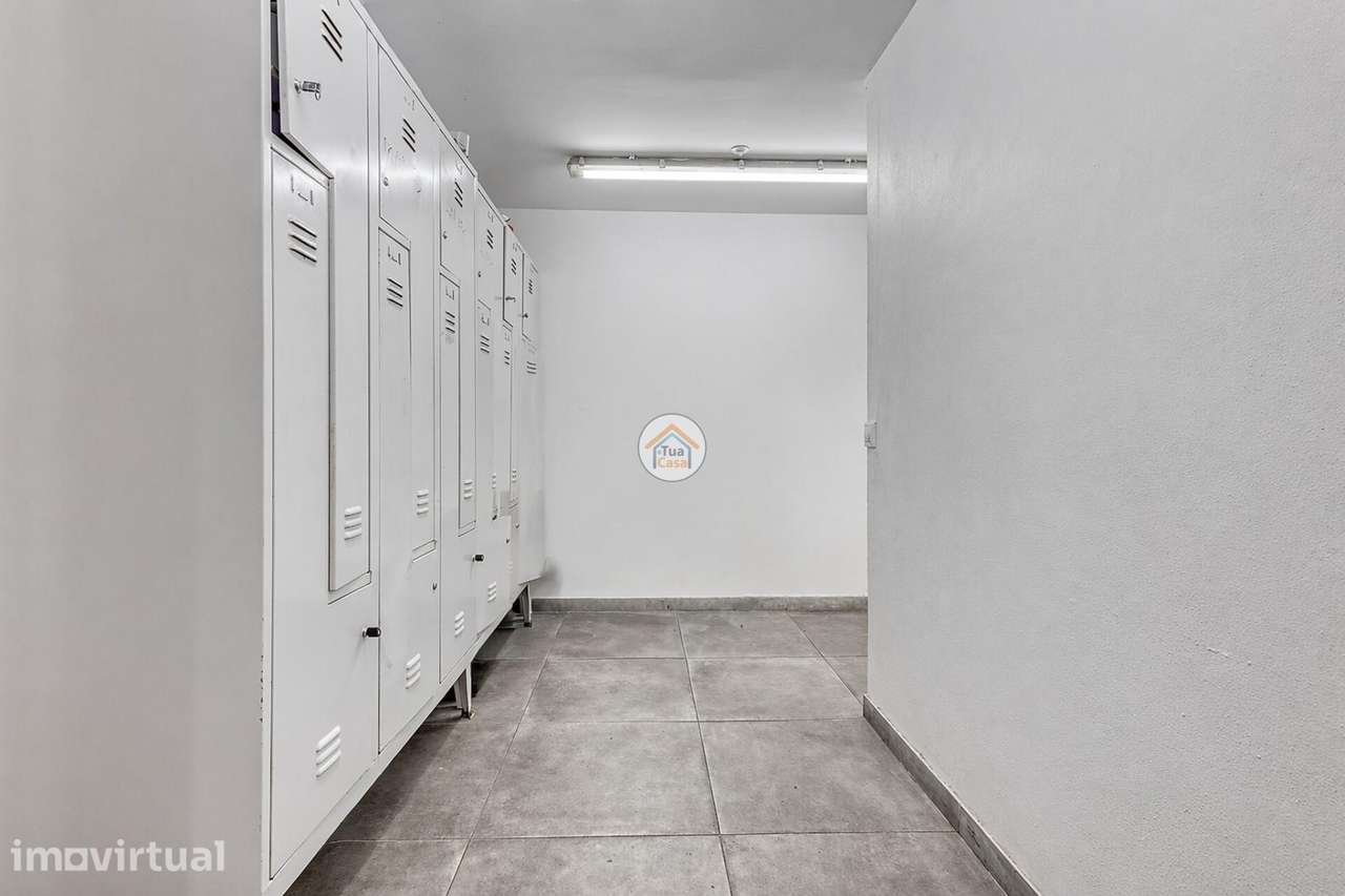 Armazém Versátil com Escritórios e Potencial de Reconversão Residencia - Grande imagem: 2/11