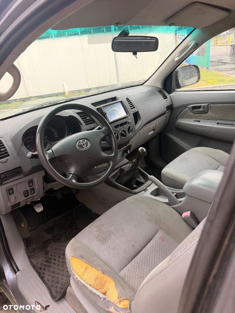Toyota Hilux 2.5 D-4D DLX + - 21