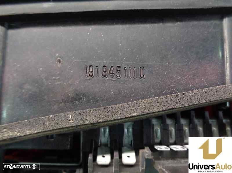 FAROLIM TRASEIRO ESQUERDO VOLKSWAGEN GOLF II 1991 -191945112B - 4