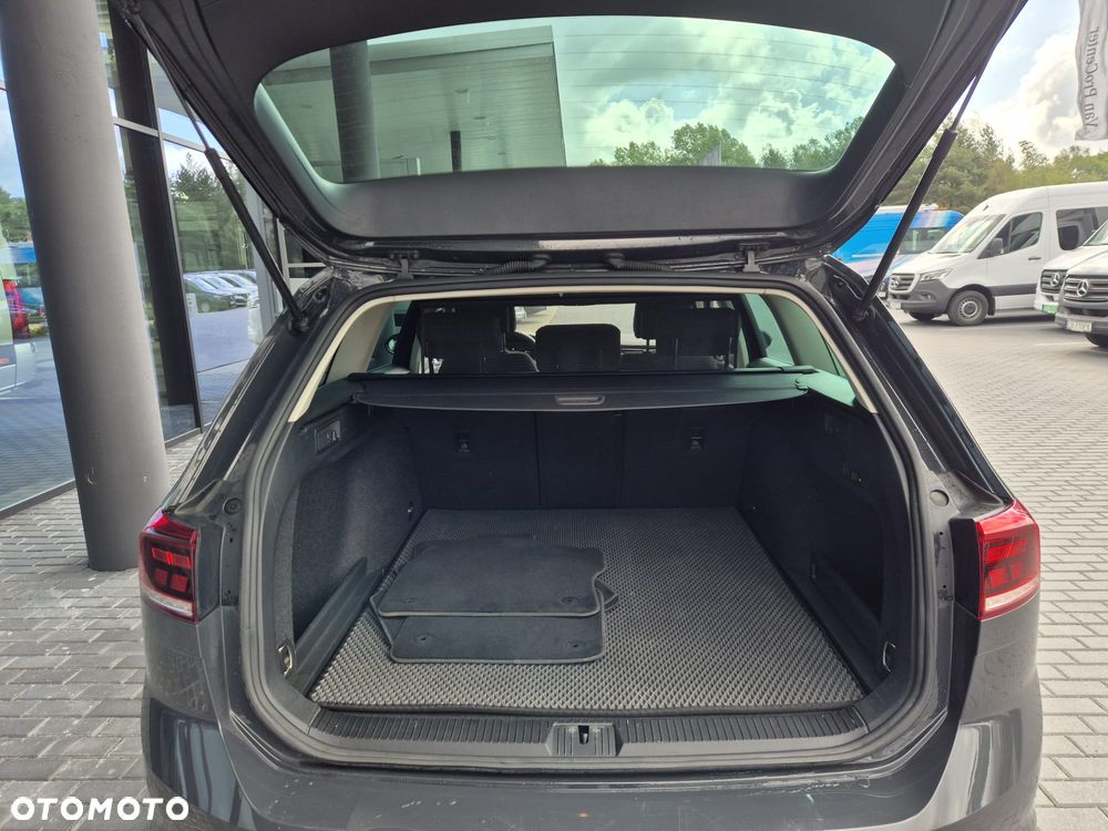 Volkswagen Passat 2.0 TDI SCR DSG Business - 25