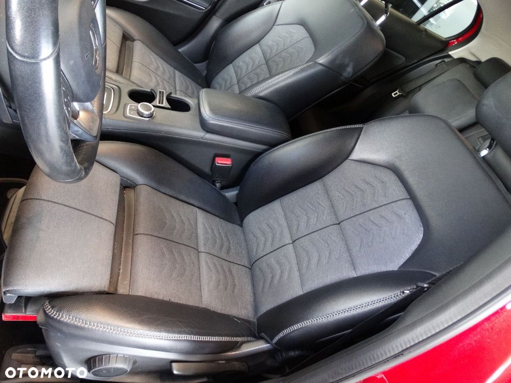 Mercedes-Benz GLA - 9
