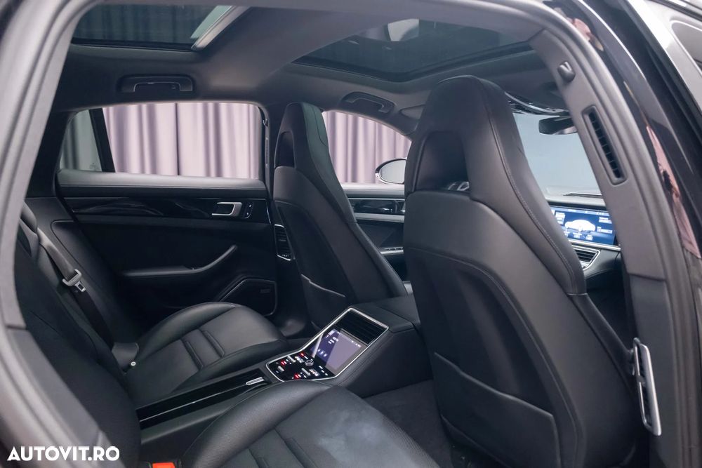 Porsche Panamera 4S - 25