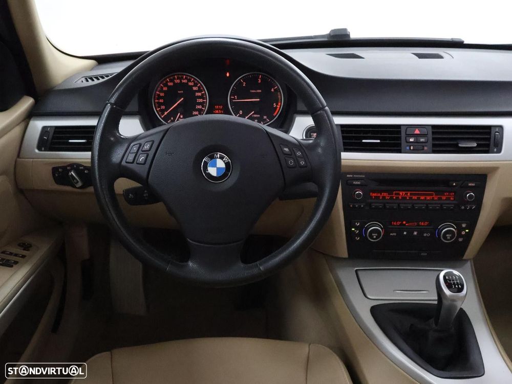 BMW 318 d Line Luxury - 14