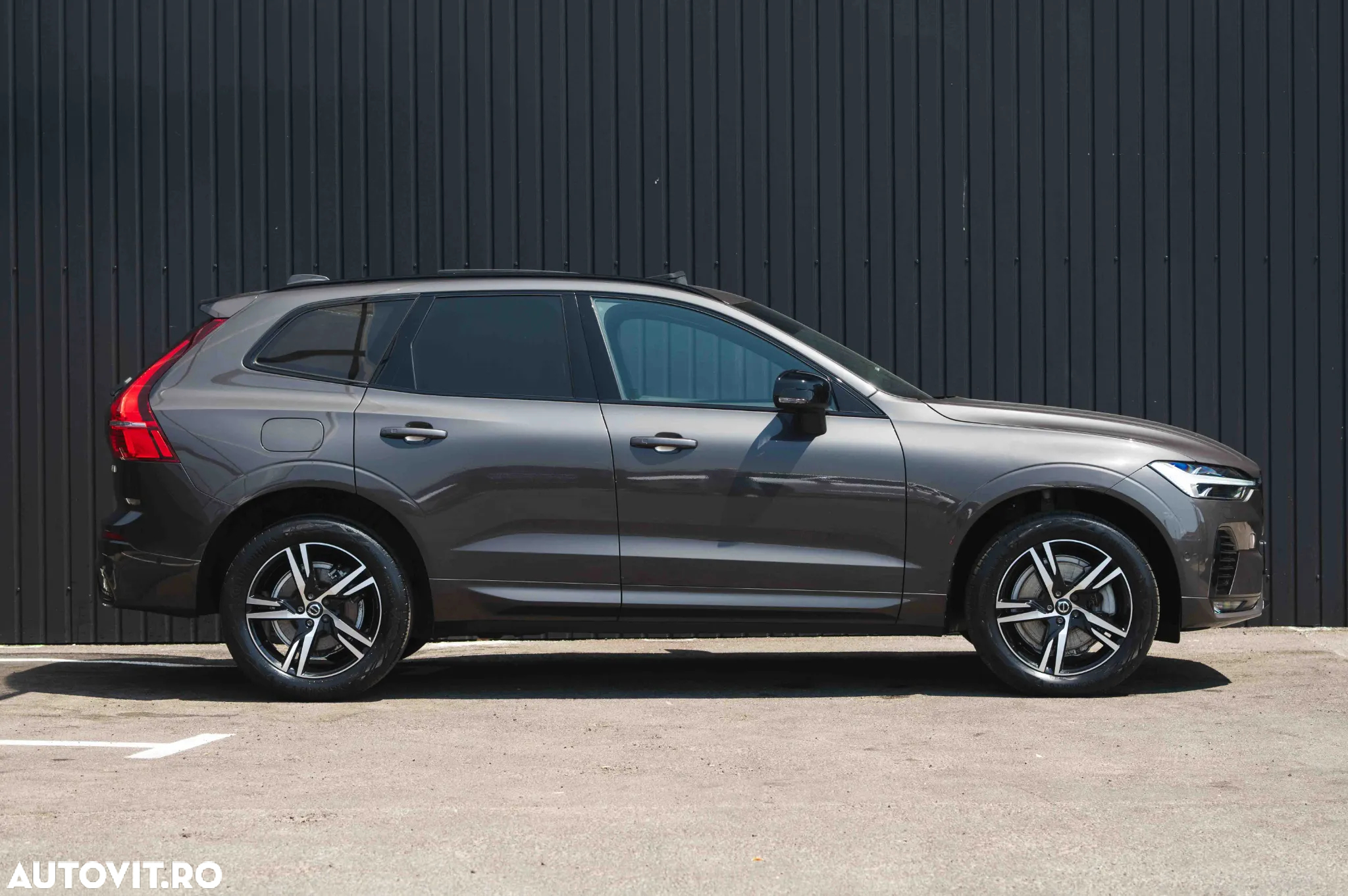 Volvo XC 60 B4 MHEV AT8 AWD R-Design - 4