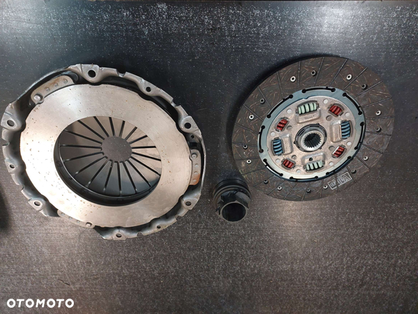 SPRZĘGŁO KPL.Zestaw sprzęgła z łożyskiem wyciskowym 240mm LAND ROVER 90 I, DEFENDER, DISCOVERY I, DISCOVERY II 2.5D/3.5/4.0 06.84-06.04