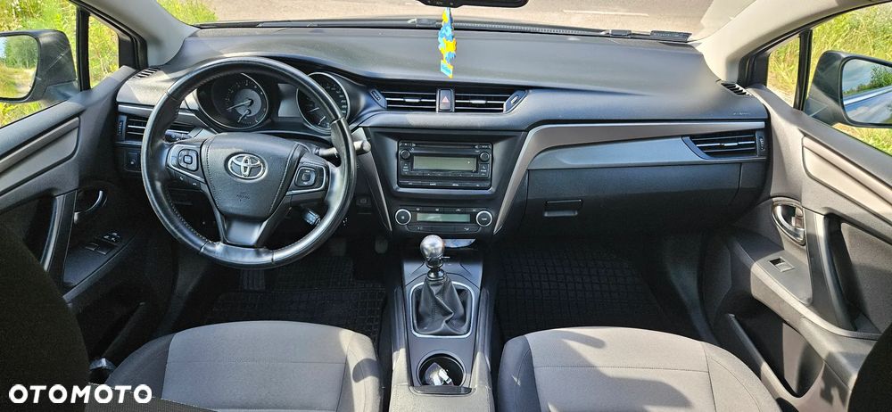 Toyota Avensis - 8