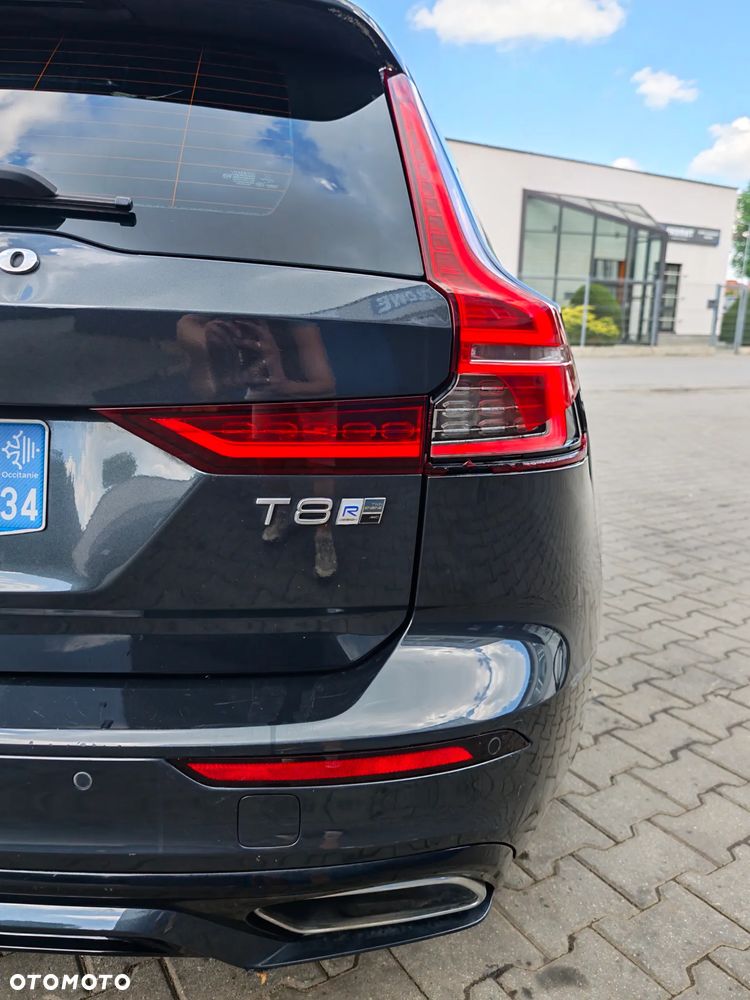 Volvo V60 T8 AWD Plug-In Hybrid R-Design - 36
