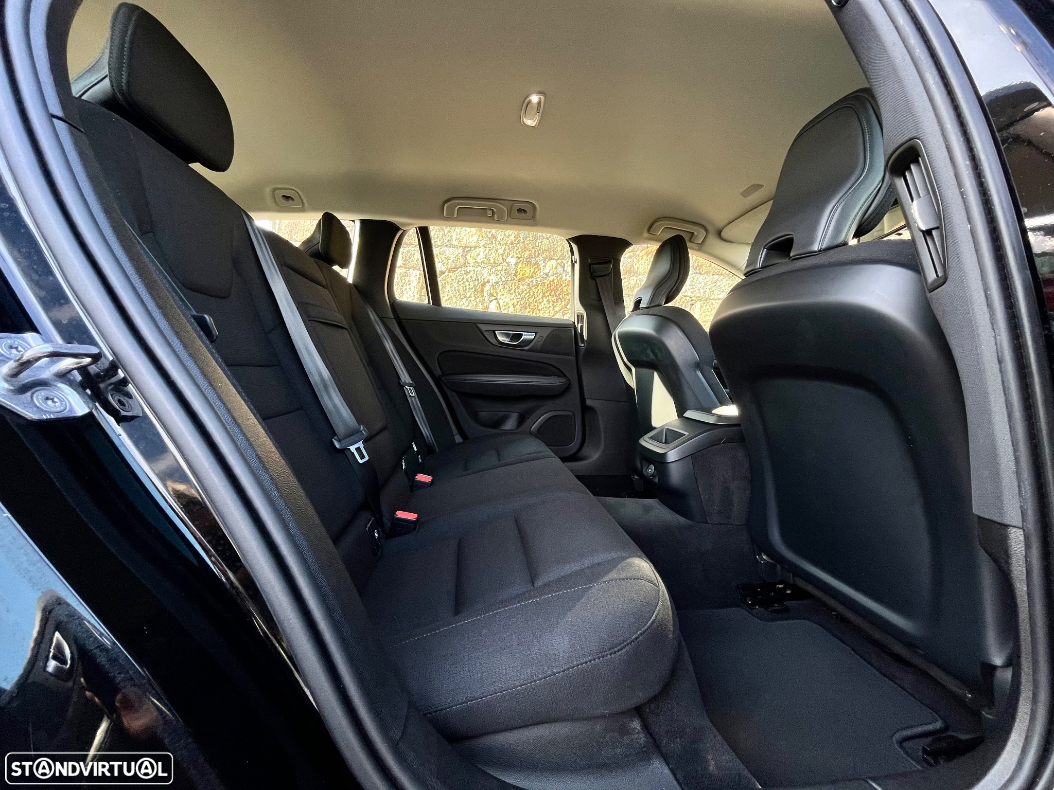 Volvo V60 2.0 B4 Momentum Geartronic - 9