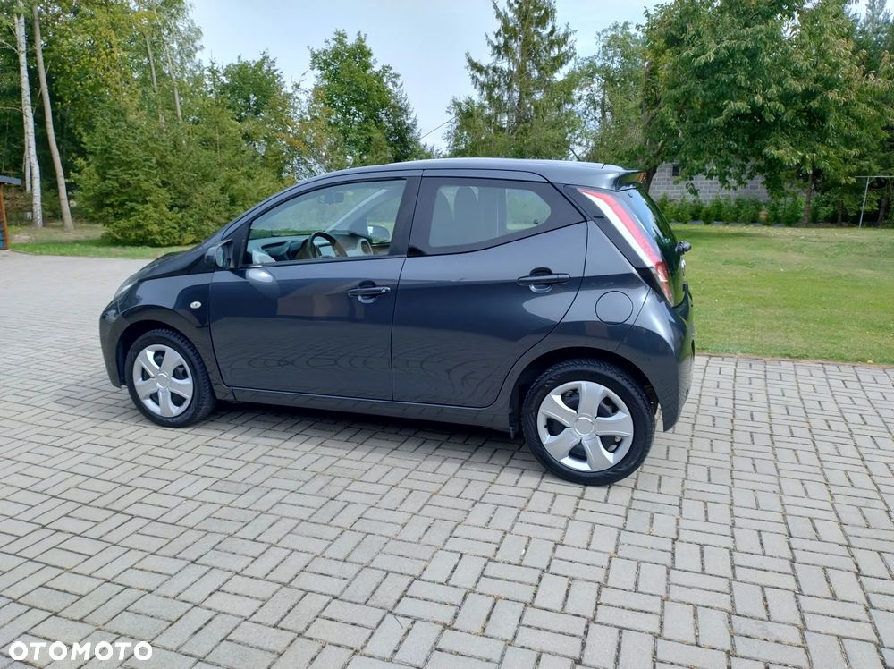 Toyota Aygo x-clusiv - 12