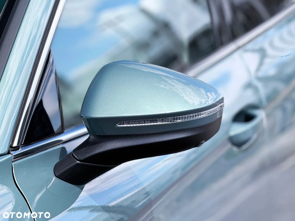 Volkswagen Passat Variant 2.0 TDI SCR DSG Elegance - 17