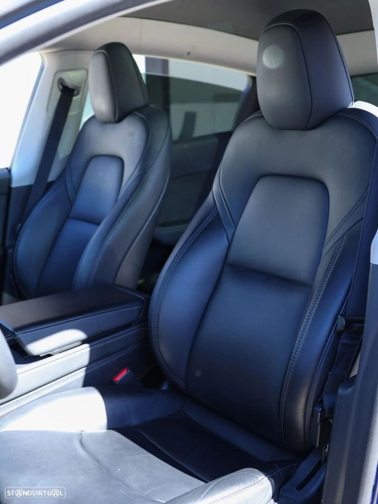 Tesla Model Y Standard RWD - 14