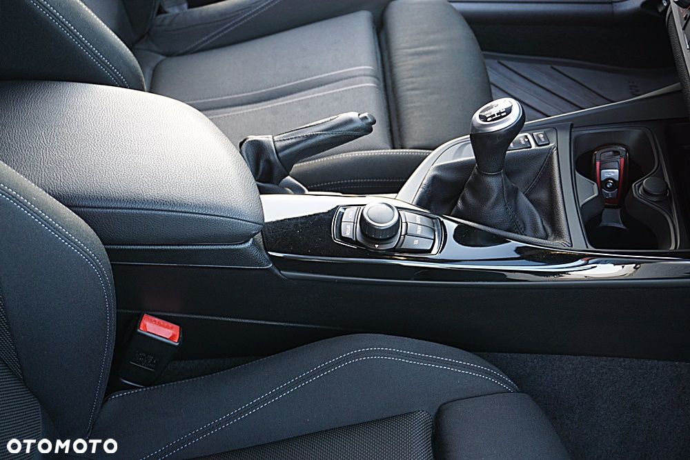 BMW Seria 1 116d EfficientDynamics Edition Sport Line - 32