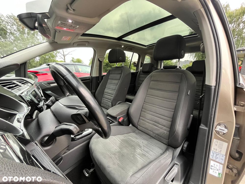 Volkswagen Touran - 24