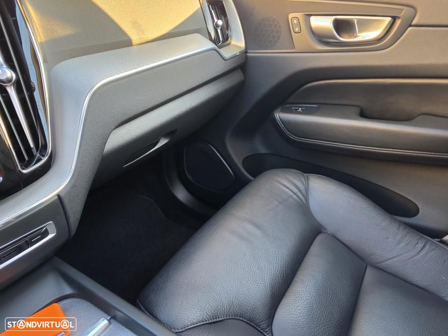 Volvo XC 60 2.0 T6 PHEV Core AWD - 41