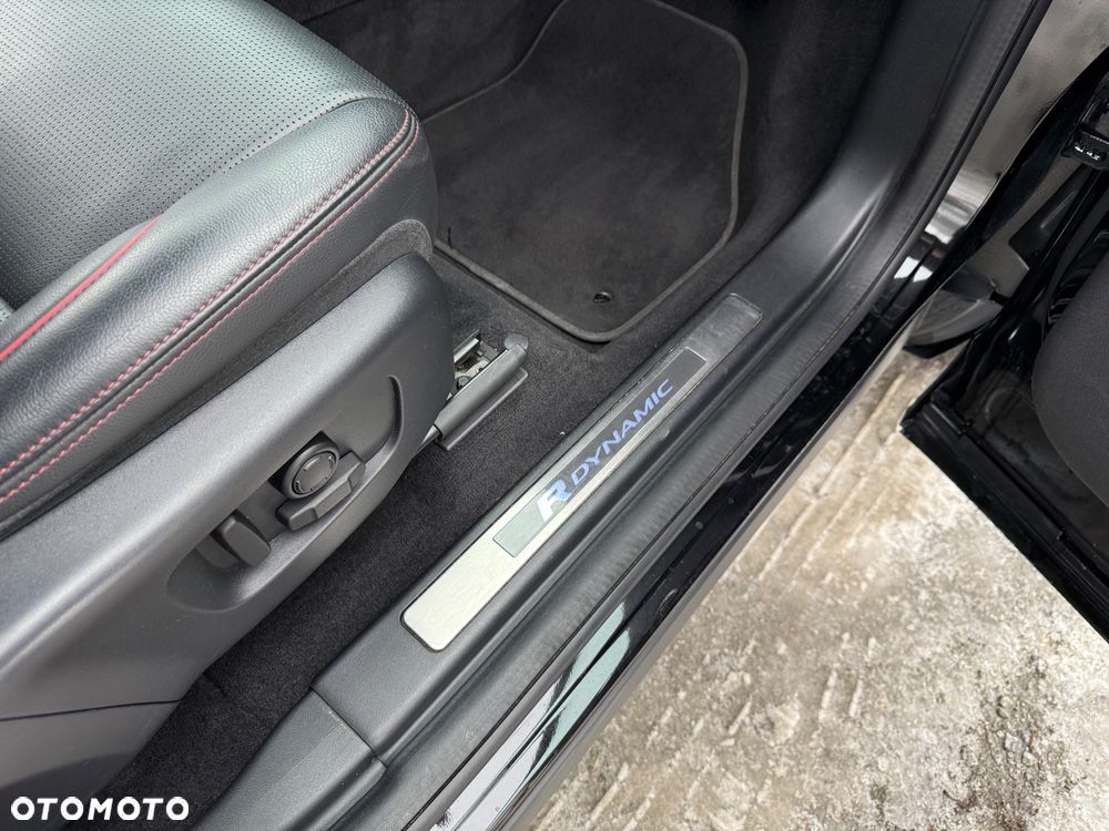 Land Rover Discovery Sport P200 R-Dynamic HSE - 26