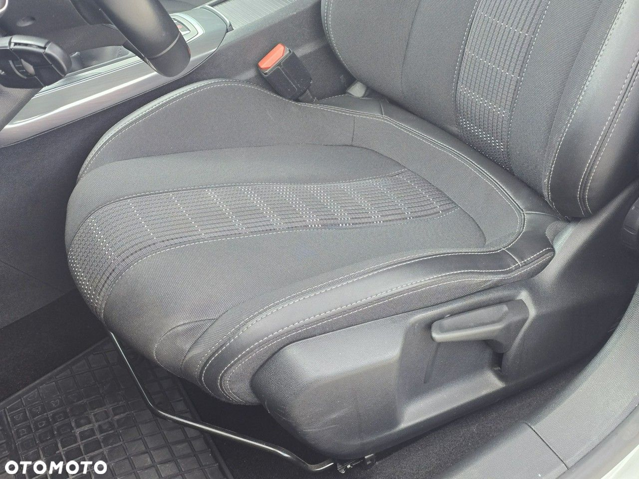 Peugeot 308 1.2 PureTech GPF Allure S&S - 30