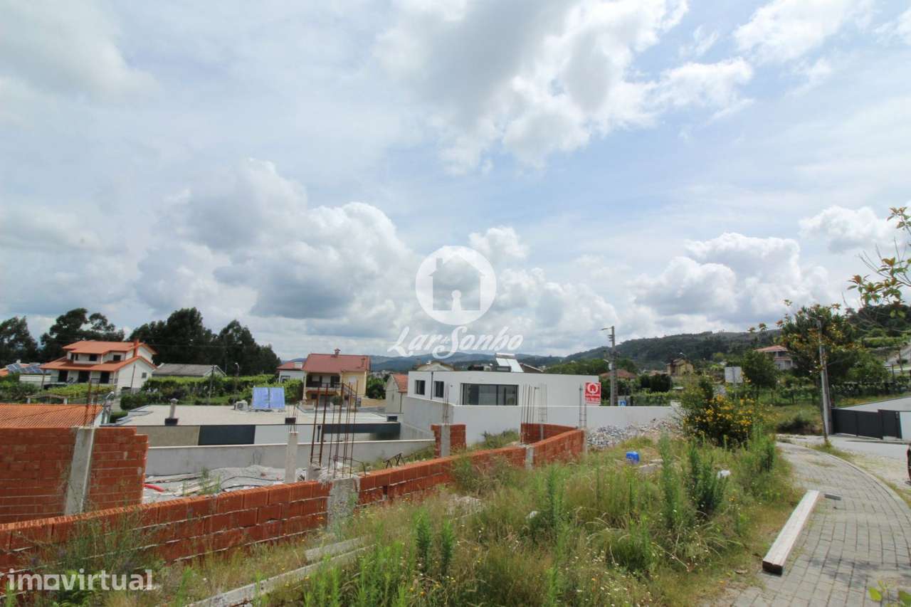 Lote com benfeitorias, 463m2 Quinchães Fafe - Grande imagem: 3/9