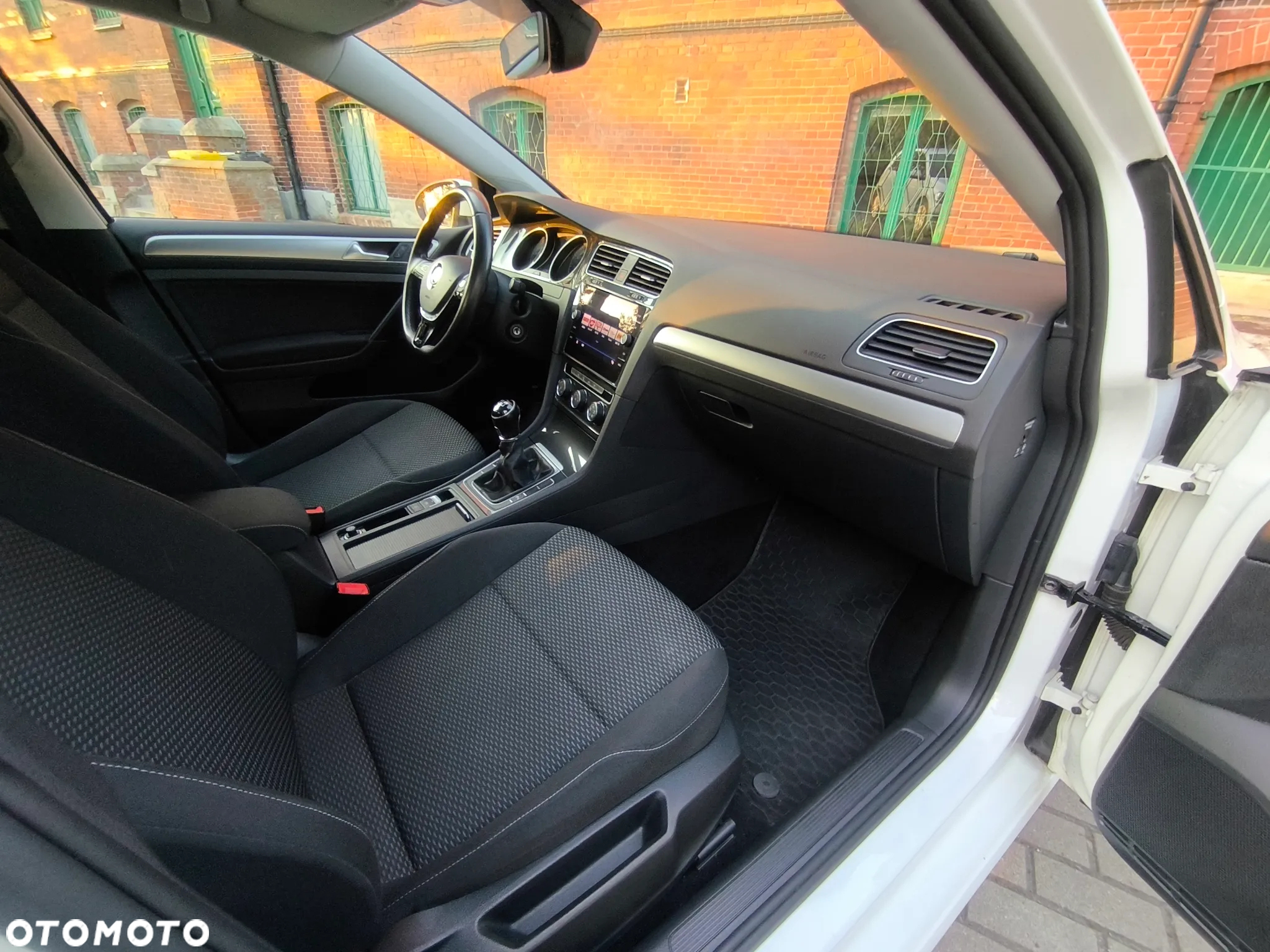 Volkswagen Golf VII 1.6 TDI BMT Trendline - 17