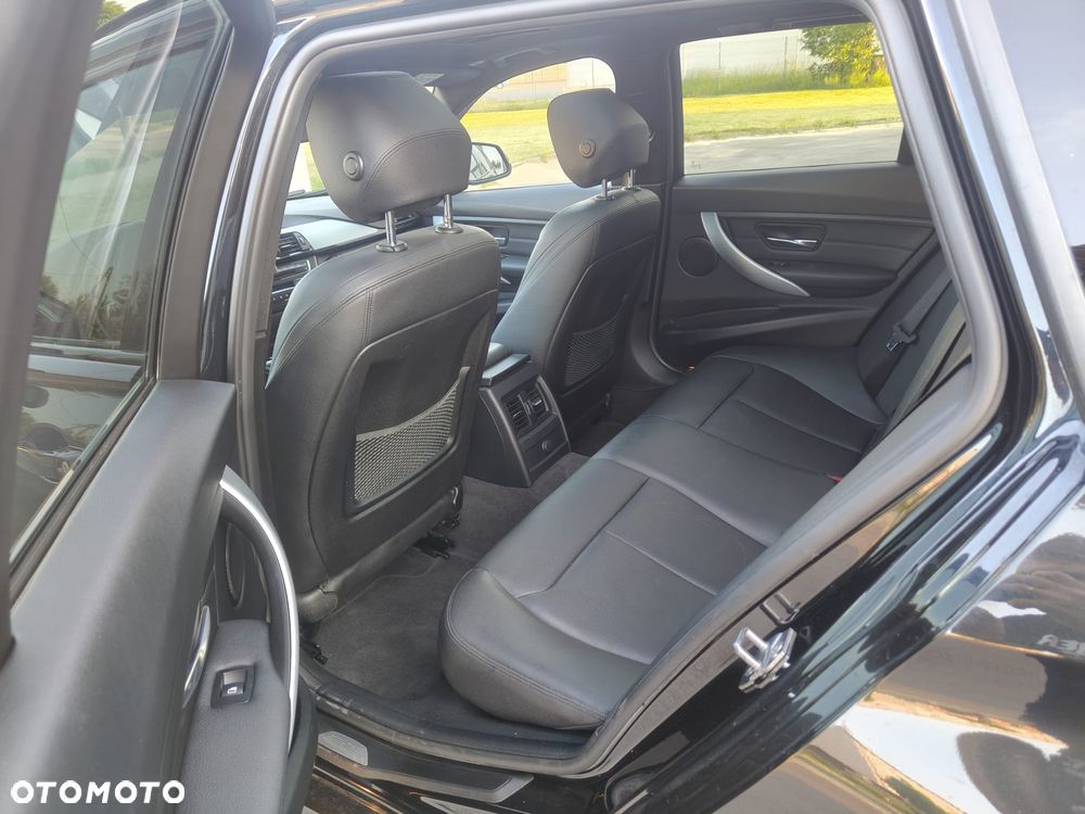 BMW Seria 3 320d xDrive Sport Line - 13