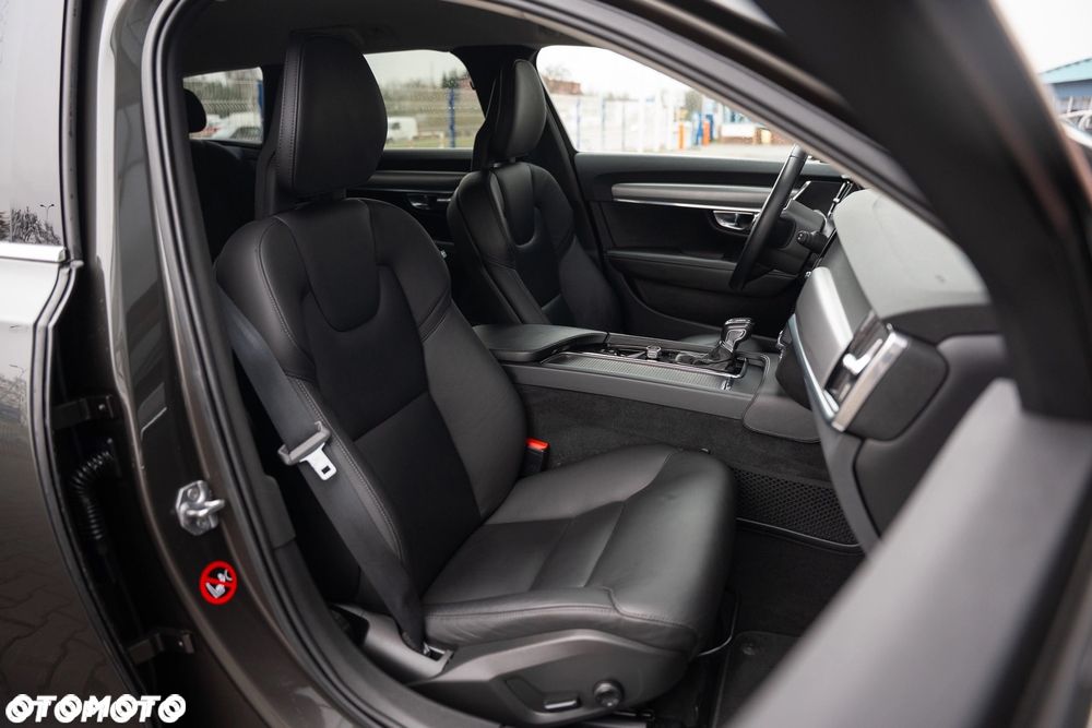Volvo V90 D3 Geartronic Momentum Pro - 25
