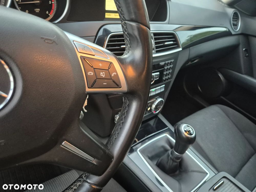 Mercedes-Benz Klasa C 200 CDI DPF (BlueEFFICIENCY) Avantgarde - 25