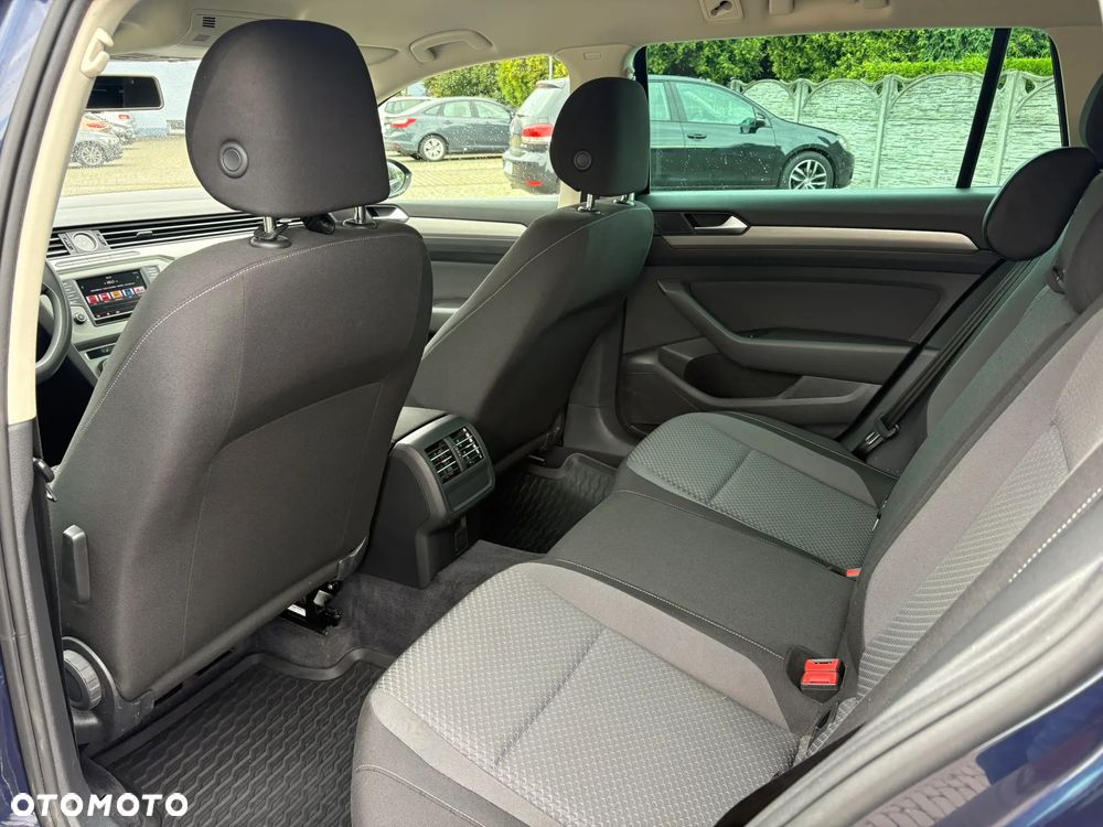 Volkswagen Passat Variant 1.6 TDI SCR BlueMotion Trendline - 10