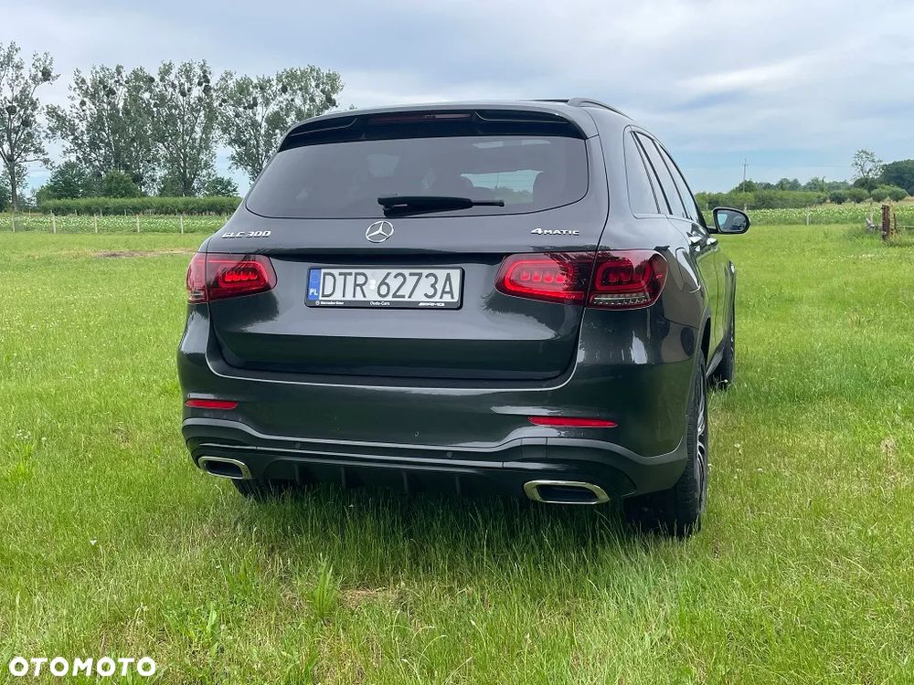 Mercedes-Benz GLC 300 4Matic 9G-TRONIC AMG Line Plus - 13