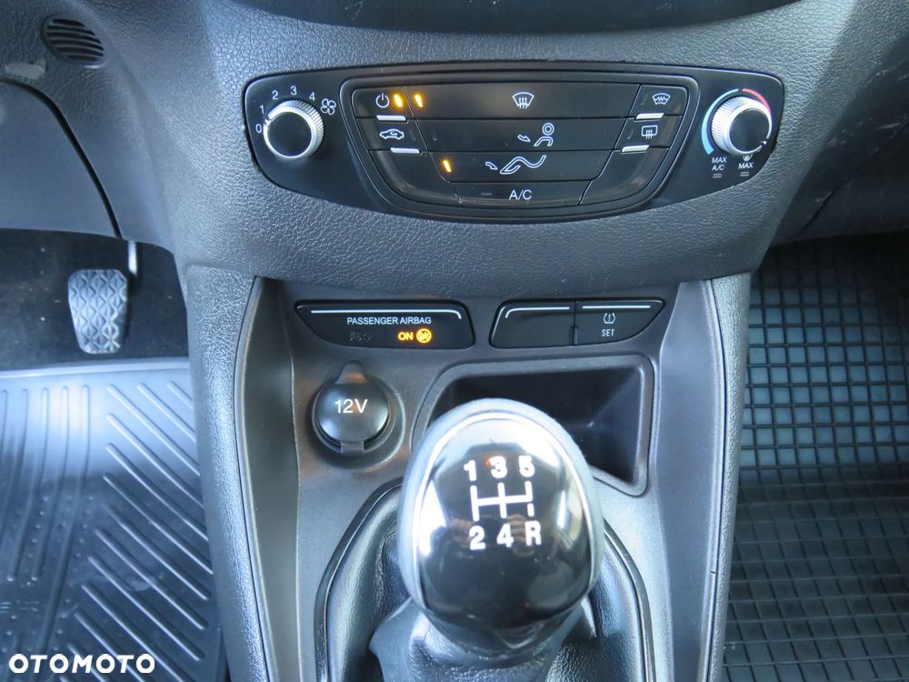 Ford Tourneo Courier - 25