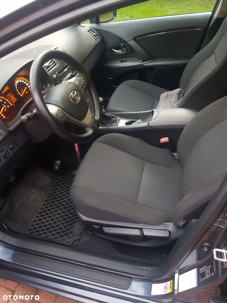 Toyota Avensis 1.8 Luna - 8