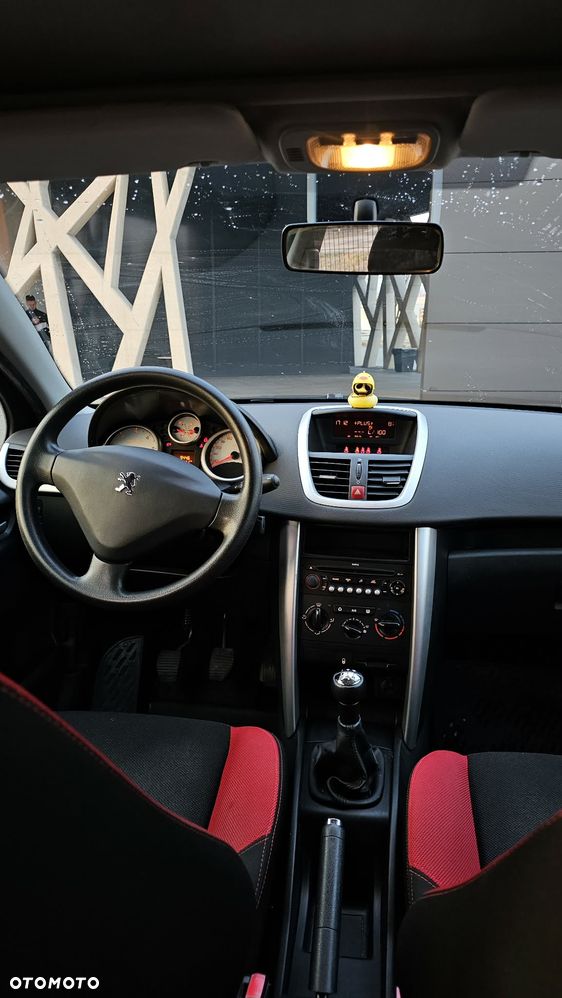 Peugeot 207 - 8