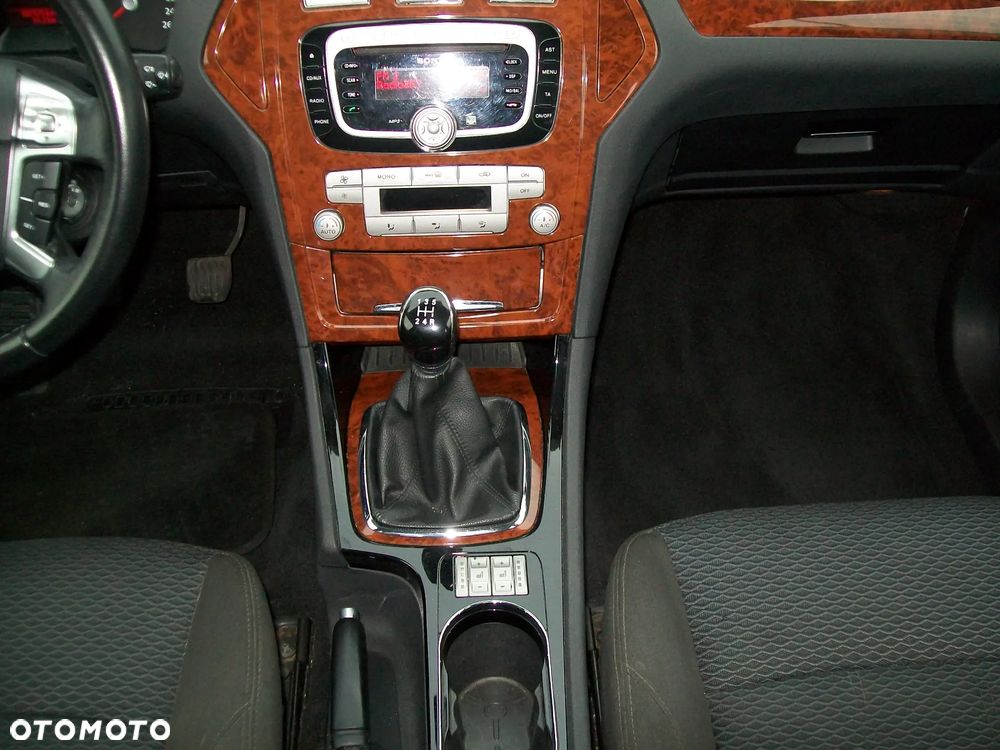 Ford Mondeo 2.0 Ghia - 17