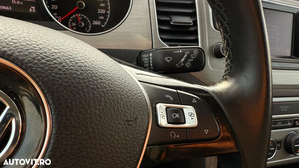 Volkswagen Golf 1.6 TDI BlueMotion Technology Comfortline - 26