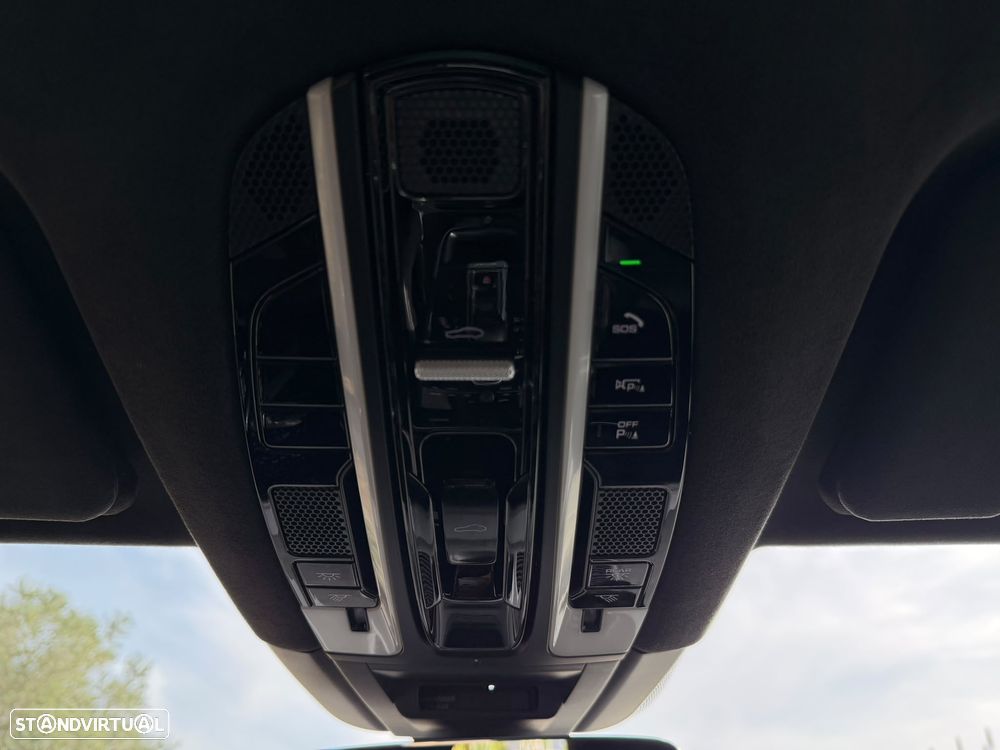 Porsche Cayenne Turbo - 21
