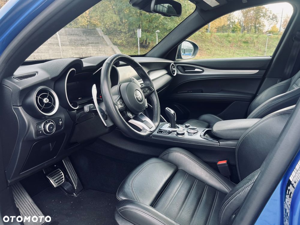 Alfa Romeo Stelvio - 16