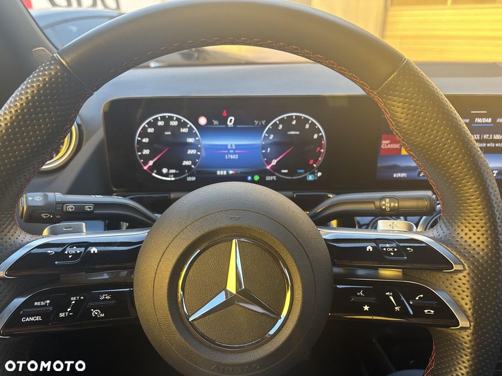 Mercedes-Benz GLA - 17