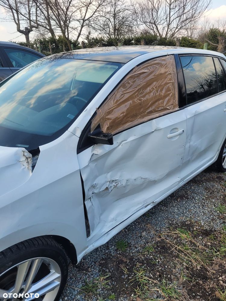 Skoda RAPID 1.2 TSI (Green tec) Cool Edition Red & Grey - 11