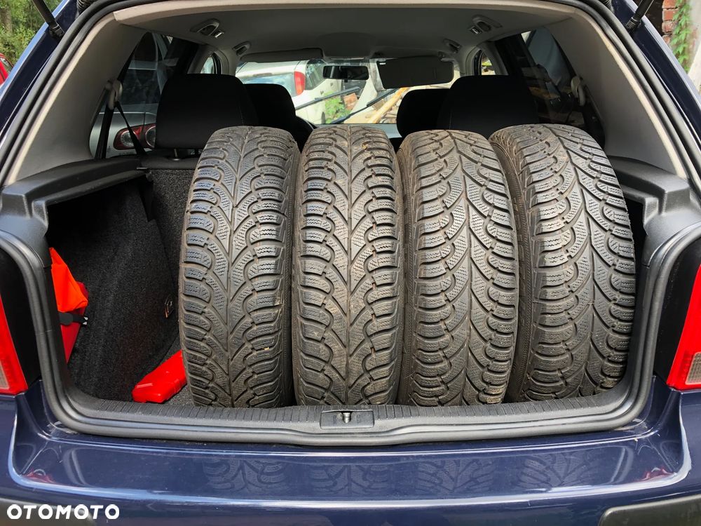 Volkswagen Golf - 22
