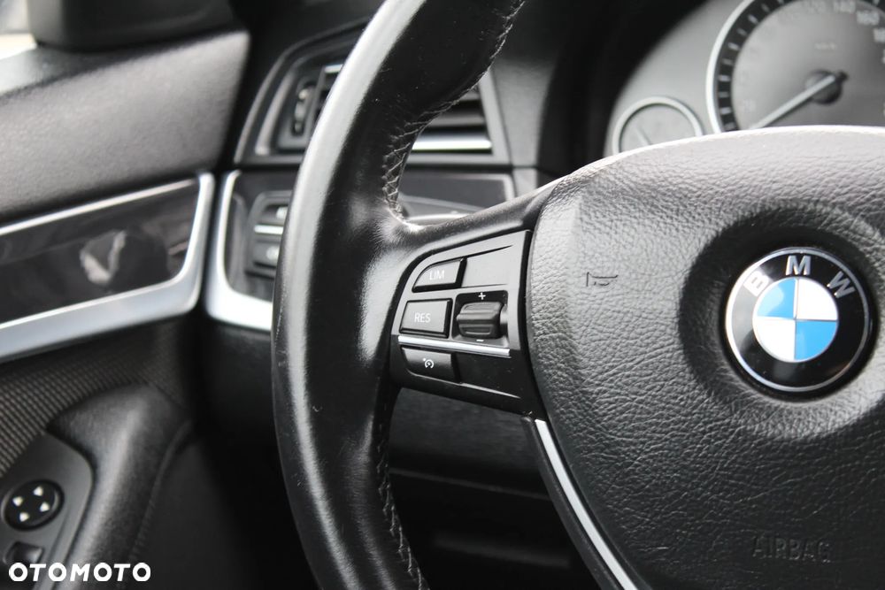 BMW Seria 5 520d - 24