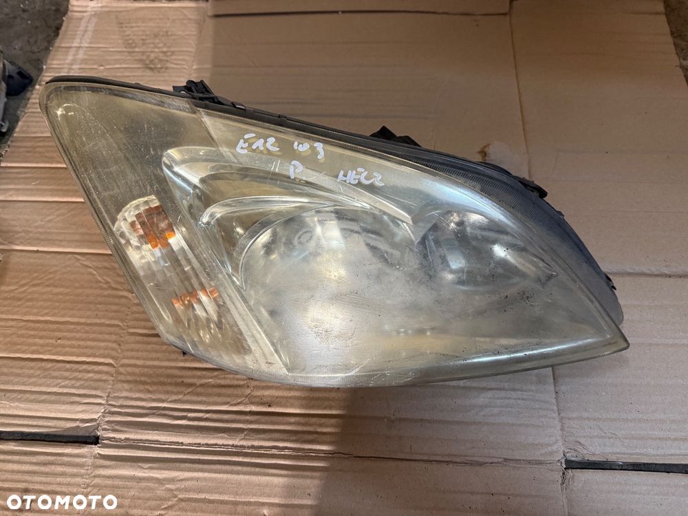 Lampa przód lewa, prawa Toyota Corolla E12 HB 01-04r. - 2