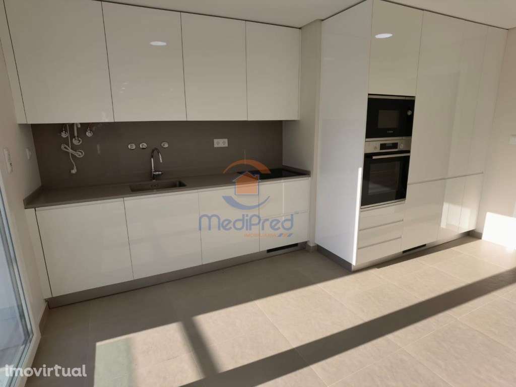 Apartamento T3 NOVO, em condomínio privado, com Terraço circundante... - Grande imagem: 4/50